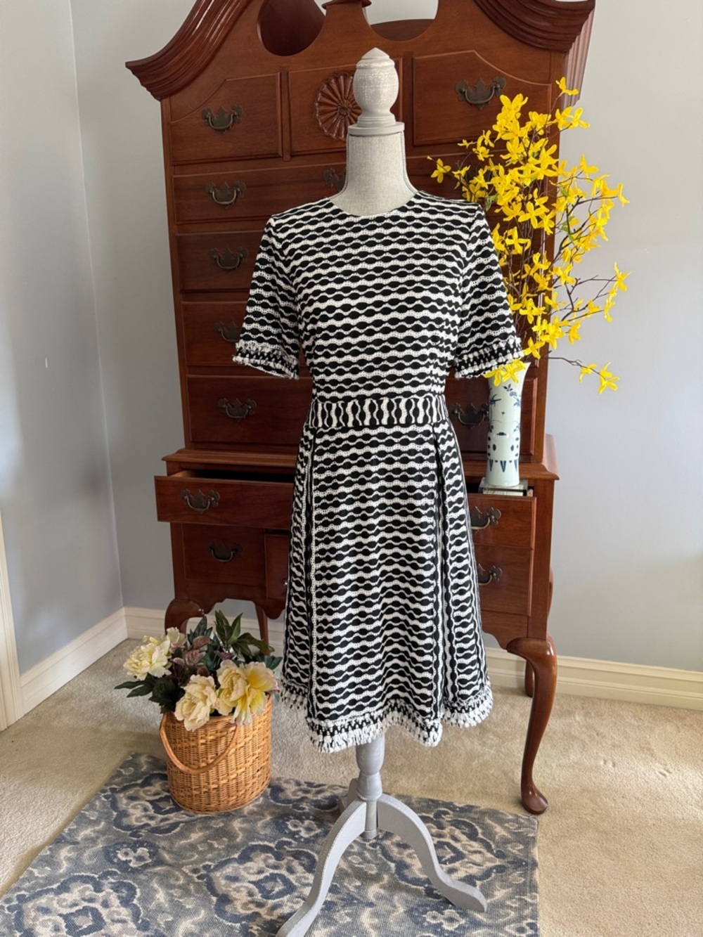 Tory Burch Paulina Lacey Dotted
Dress New Size 8 - Picture 14 of 14
